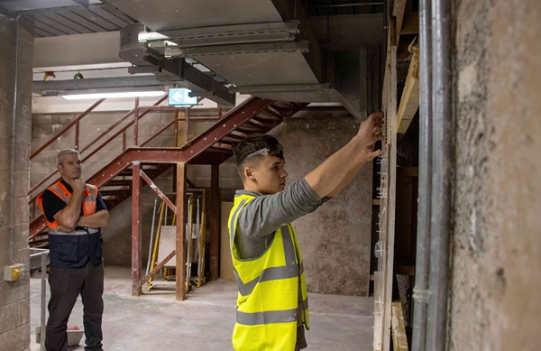 Alan Holubowicz at a training session with Peter Farelly in advance of the SkillBuild UK national final