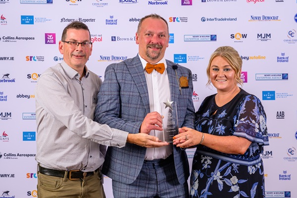Synge & Byrne won the Best Place to Eat (Unlicensed) at the Newry Chamber Greater Newry Business Awards. Columba O'Hare, Newry.ie, sponsor is pictured presenting the award to Claire McCutcheon  and Sam Przemyslaw Zysk from Synge & Byrne. Photograph: Colum Lynch Photography