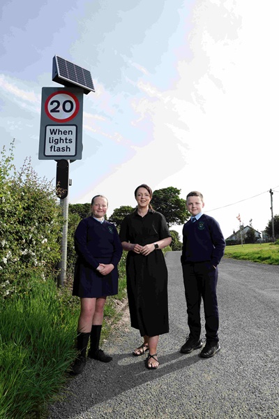 Infrastructure Minister Liz Kimmins is joined by Katie and Mick, P7 pupils at St Oliver’s Primary School, Carrickrovaddy