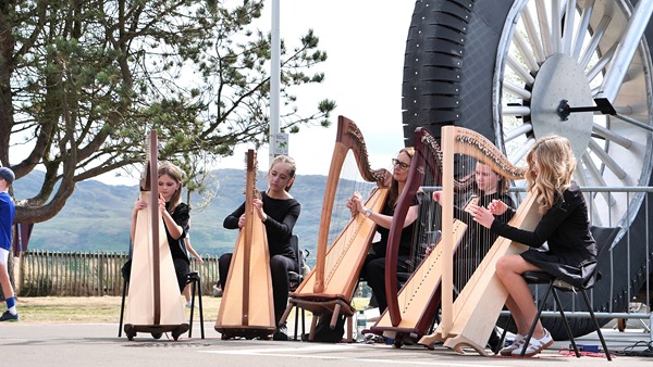 Harpists perform at Wake the Giant