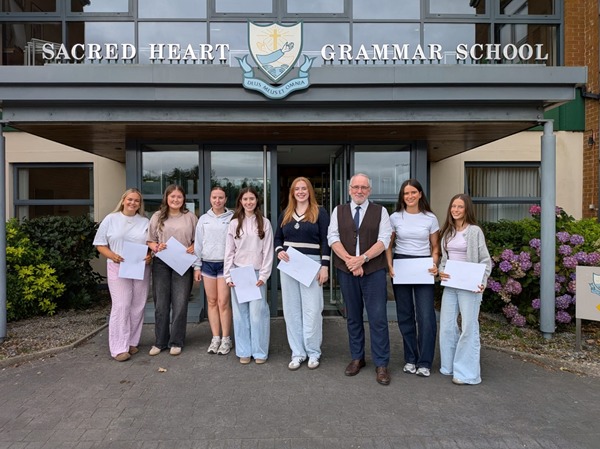 Niamh O'Hanlon, Marianna O'Neill, Eimear Murphy, Meabh Scullion, Sally Convery, Grainne Corey and Kaia Keenan with Sacred Heart Grammar School Principal, Shane Comer.
