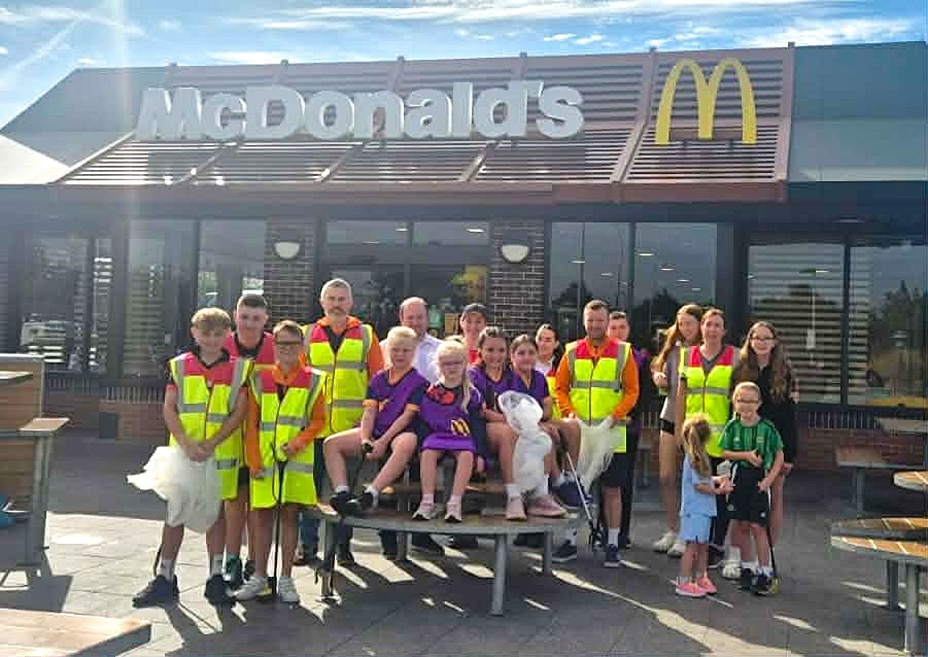 Members of Windmill Stars FC, Carnbane Girls Youth League, Newry High School and McDonald’s Fun Football Volunteers joined McDonald’s Newry for a community litter pick around Damolly Retail Park