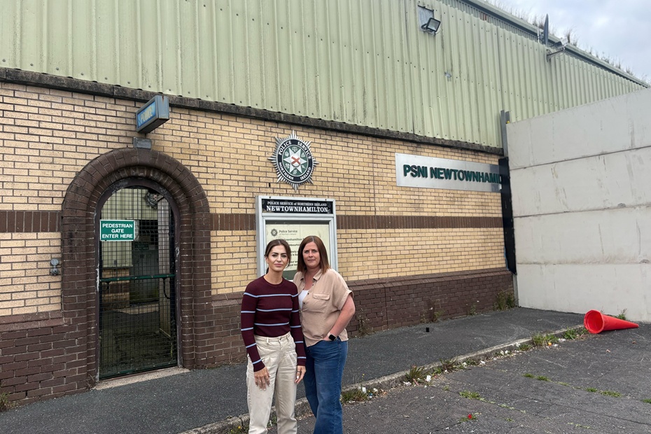 Aoife Finnegan MLA and Cllr Oonagh Magennis at Newtownhamilton Police Station.