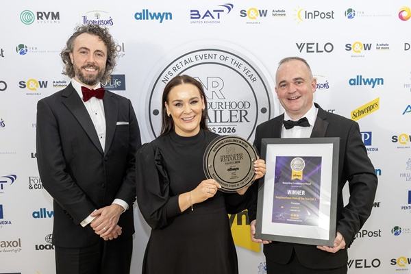 Helen Meehan and Declan Byrne (right) from Fiveways Newry are pictured with Jamie Thompson, Director at Thompson’s Tea, category sponsor