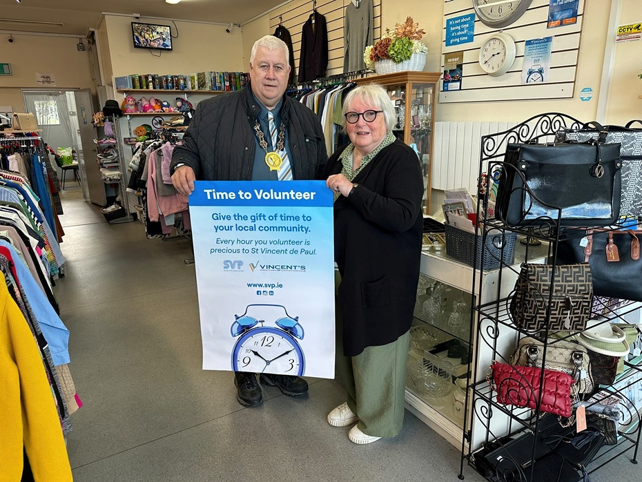 Newry, Mourne and Down District Council Chairperson, Councillor Glyn Hanna, with St Vincent De Paul Regional Board member Gerardine Cunningham during a visit to Vincent’s Downpatrick to learn about the work of the Society in the local area and the recruitment campaign for more volunteers.