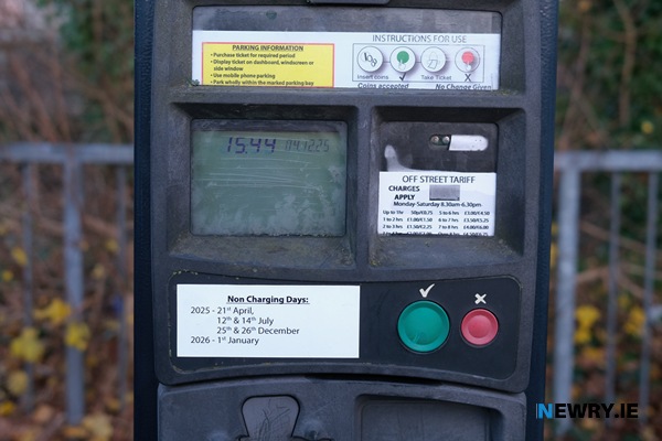 As of today 4 December there is no notification on machines that parking is free on Saturdays up to Christmas.