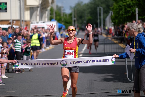 Kerry O'Flaherty, Newcastle AC was first woman home in the 10k.