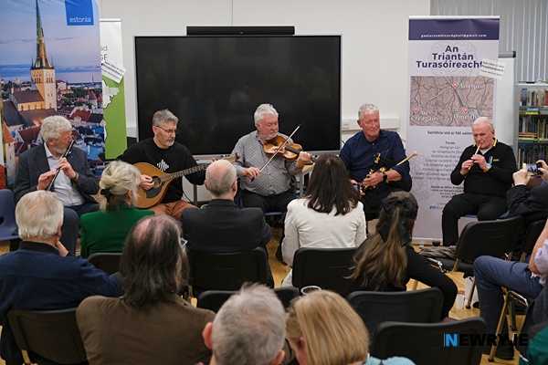 The music session in full swing at Gaeláras included from left: Tom Mulligan, Ants Johannson, Gerry O'Connor, Neillidh Mulligan and Tommy Fegan. Photograph: Columba O'Hare/ Newry.ie 
