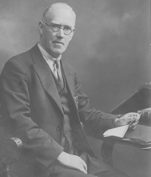 Photograph of Éamon Donnelly. A notebook from the Éamon Donnelly Collection contains speeches and other notes. Newry & Mourne Museum Collection  