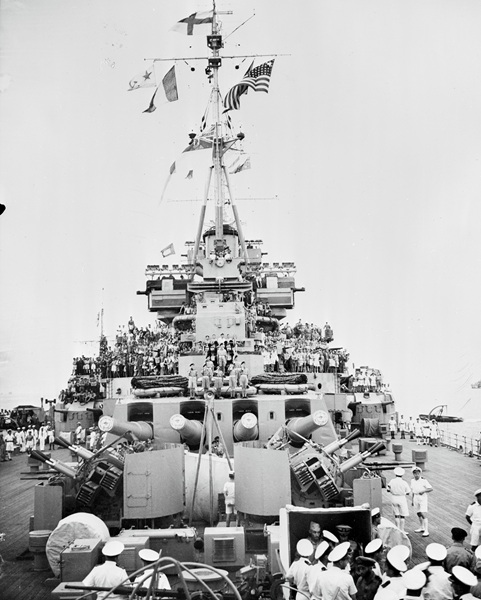 The ensigns of the allied forces being flown on HMS Duke of York in Tokyo Bay on VJ Day, 1945 (credit: Imperial War Museum) 