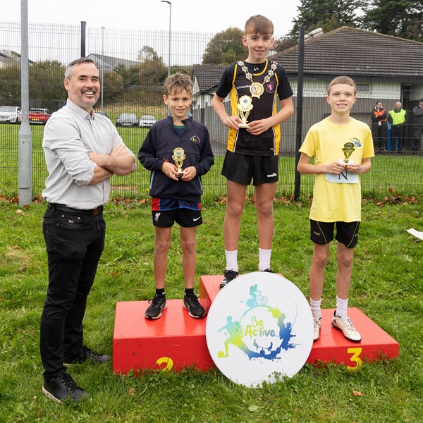 Newry, Mourne and Down District Council Chairperson, Cllr Philip Campbell congratulates the winners of the Individual Boys’ race (from left) Jay Foster, second place, Spa Primary School, Ballynahinch, James Carragher, St Patricks Primary School, Crossmaglen who took first place and Corey Magee, All Children’s Integrated Primary School, Newcastle who came in third.