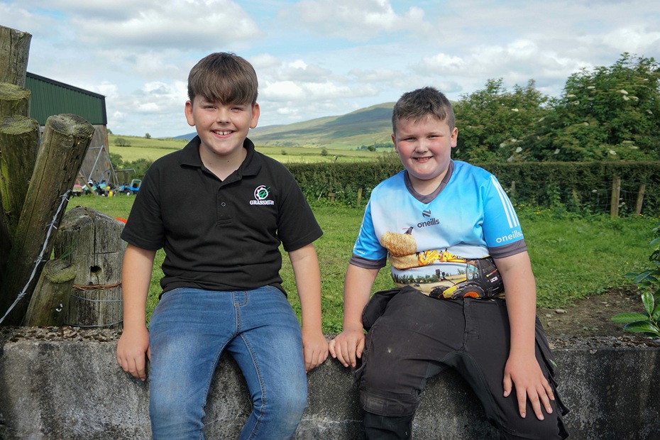 Friends Barra and Frankie from County Tyrone, who travel to the Castlewellan Show and feature in the second episode of the new series of Beidh Aonach Amárach on Wednesday 11 March, on TG4 at 8.30pm