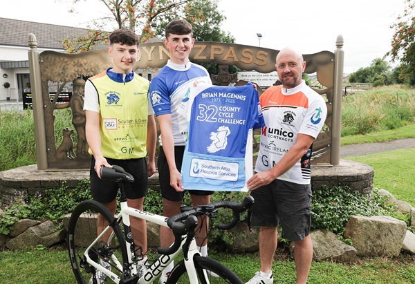 Marty Johnston, Race organiser joined by Ben Magennis and Daniel Magennis, Brian’s two sons.