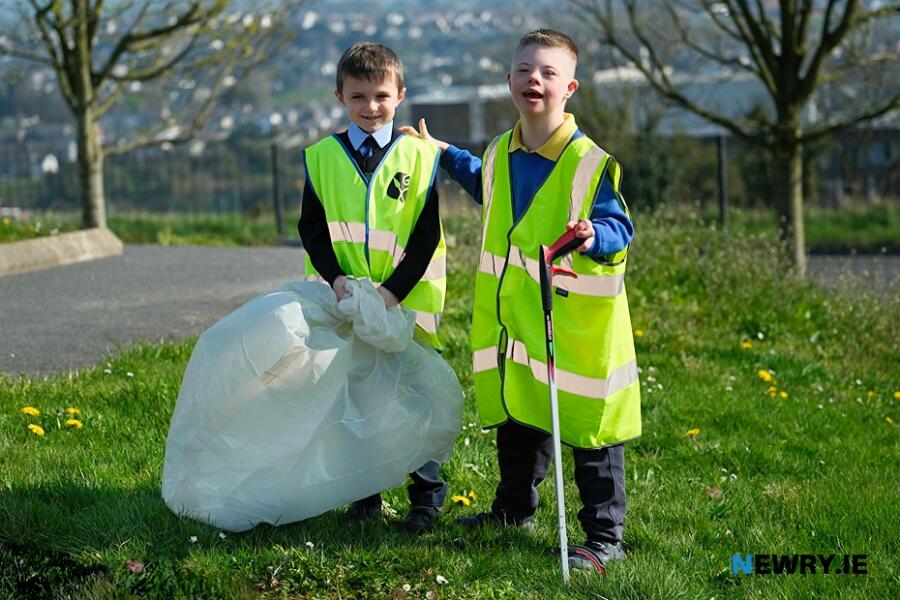 Pupils from St Malachy's PS and Rathore School on litter patrol. Photograph: Columba O'Hare/ Newry.ie 