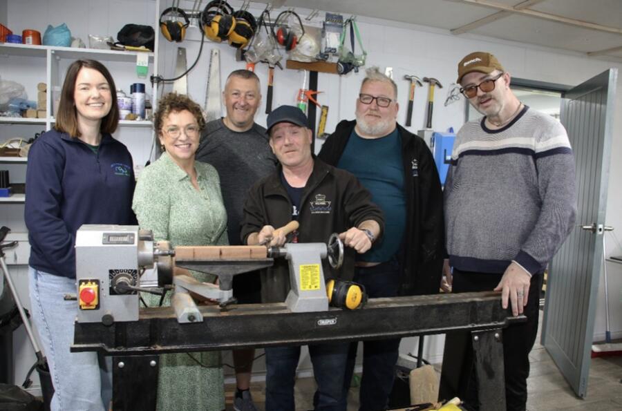 Jennifer Clements, Activities Co-Ordinator at Newry Street Unite Community Centre, welcomes Josephine Morgan from the Housing Executive on a visit to Hillside Men’s Shed to see how the lathe the sponsored has helped them. Included are: David Hunter, John Rowley Vice Chairperson, Willie McLoughlin Chairperson and Michael Morgan Hillside Men’s Shed Kilkeel. 