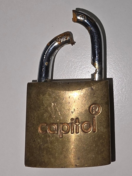 The lock found on site