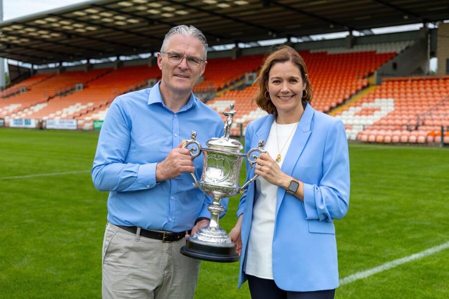 Grainne agus Jarlath Burns le Corn McKillop