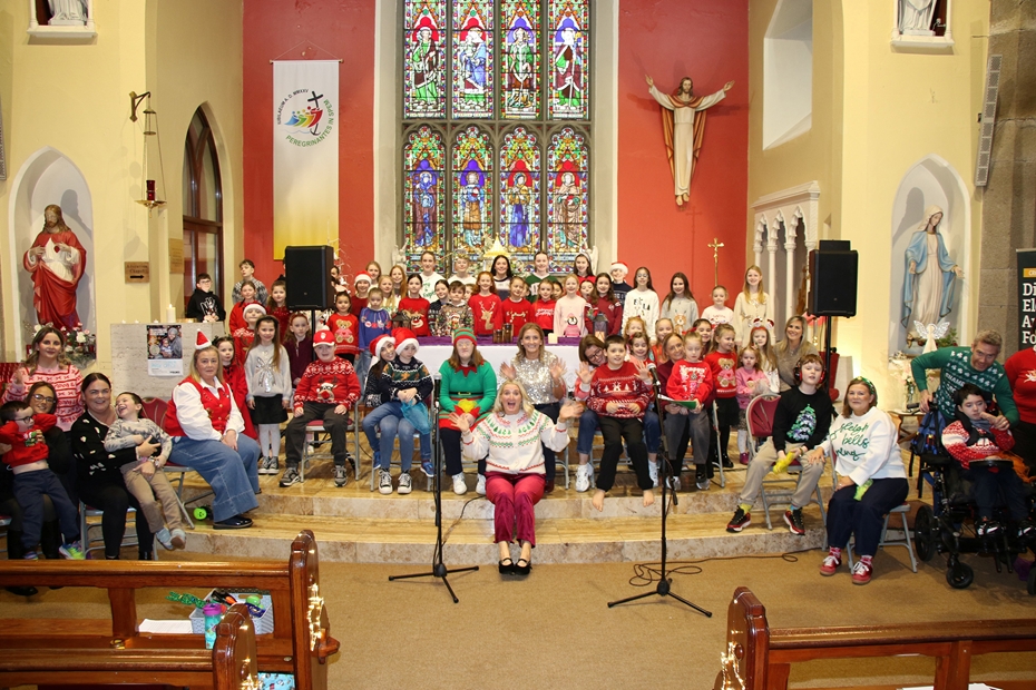 The Rostrevor Community Inclusion Choir and Cór na nóg Children’s Choir delighted local people with their singing. Cór na nóg was established by Siubháin Ó Dubháin bringing joy to audiences throughout the year, while Bronagh Clerkin directs the Inclusion Choir, where every young person is encouraged to find their voice. 