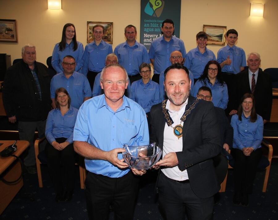 Council Chairperson Councillor Pete Byrne presents Gordon McKee, Chairperson Orangefield Flute Band with an inscribed crystal bowl to recognise the band’s achievement at the Northern Ireland Annual Flute Band Competition.  