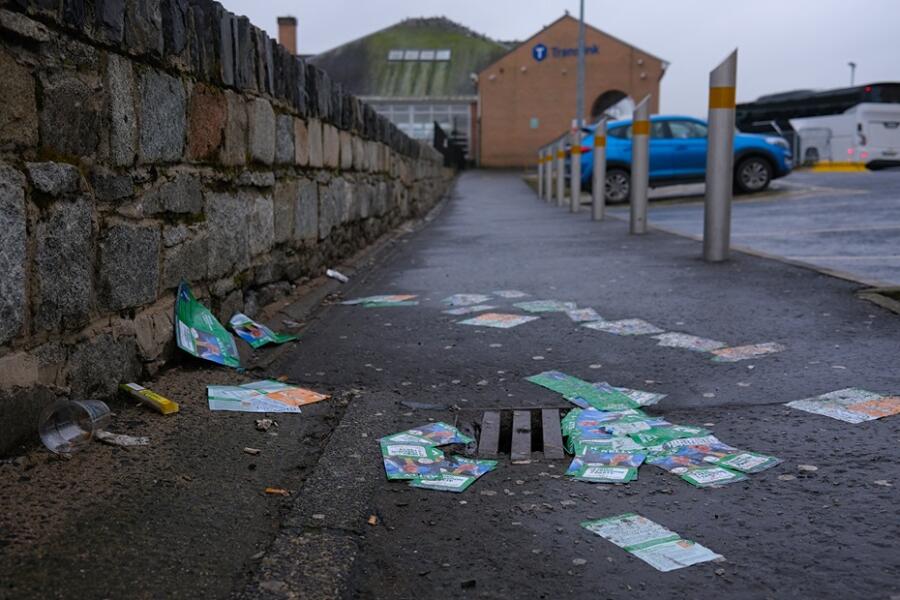 Litter in Newry is an ongoing issue and one councillor thinks the council aren't doing enough.