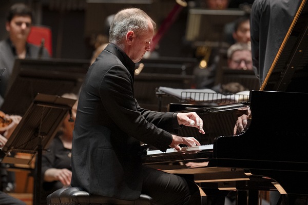 Piano maestro Steven Osborne 