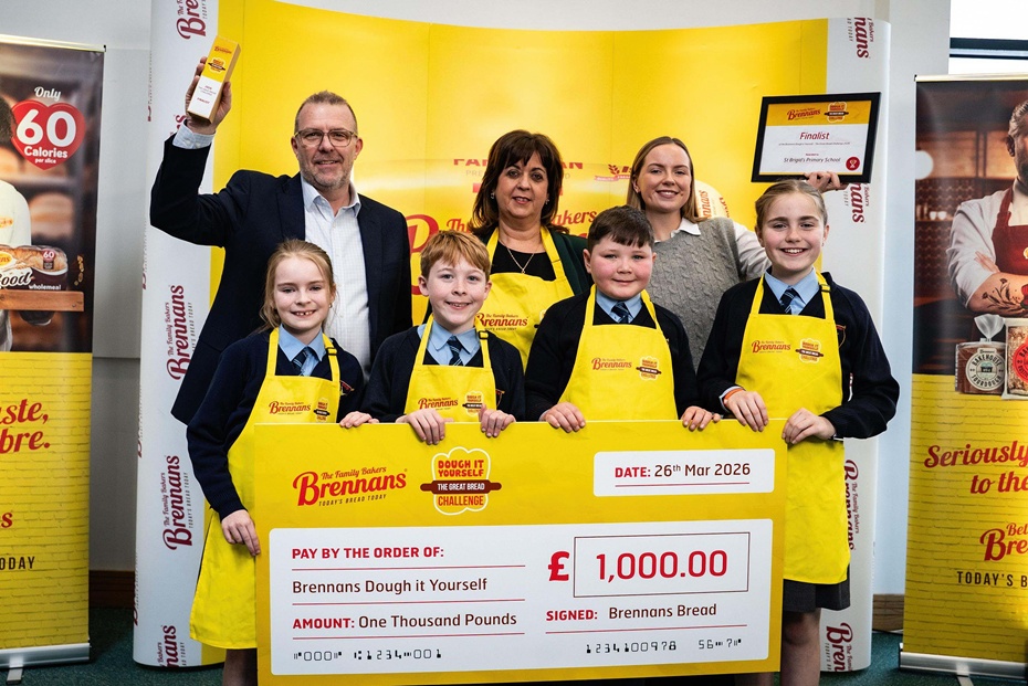 St Brigids Primary School in Drumilly, Co Down*, has been revealed as a winner in this year’s Brennans Dough It Yourself – The Great Bread Challenge, a province-wide initiative created to promote food sustainability. Tasked with turning leftover bread into delicious dishes to reduce waste, more than 100 schools submitted entries to the competition, organised by leading bread brand Brennans, with six selected as the cream of the crop. Each winning school received a cheque for £1,000, a trophy and a framed certificate during a fun-filled day out at W5 in Belfast. Pictured receiving their prize from Colin Todd and Lia Guerin of Brennans Bakeries are Mrs Una Markey (centre) with pupils (l-r) Ella, Arthur, Cathal and Lara.