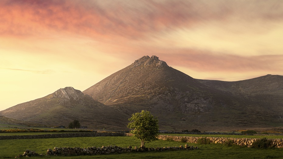 Winning photograph for the Areas of Outstanding Natural Beauty and Geopark Amateur Photography Competition, taken by Enda Quinn, titled ‘Binnian’s Sunset’