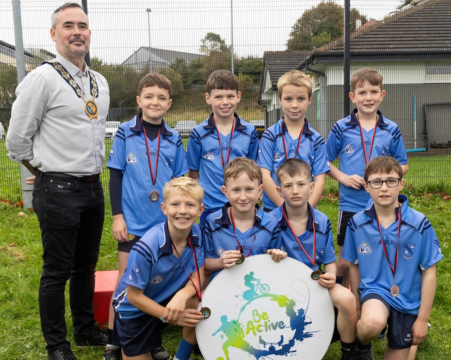 St Joseph’s Primary School, Bessbrook pupils who secured third place within the Boys’ Teams category. Included is Newry, Mourne and Down District Council Chairperson, Cllr Philip Campbell.