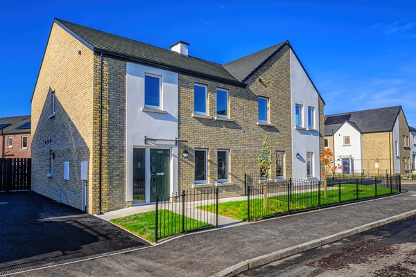 Nearly 100 families have now received the keys to their new homes in Craigmore View in Newry, currently being developed by Apex Housing Association (Apex).