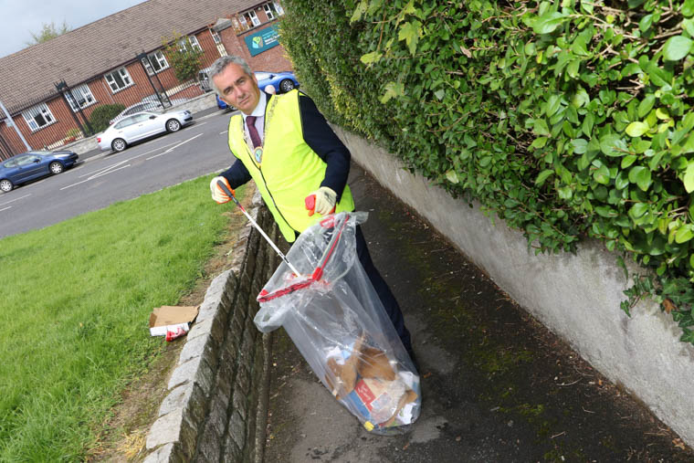 Council Chairman, Mark Murnin aising awareness for World Clean Up Day Saturday 15 September 2018 when people in 150 countries will stand up against the global trash problem and clean up waste, making it the biggest positive civic action the world has seen. Council Chairman, Mark Murnin aising awareness for World Clean Up Day Saturday 15 September 2018 when people in 150 countries will stand up against the global trash problem and clean up waste, making it the biggest positive civic action the world has seen.