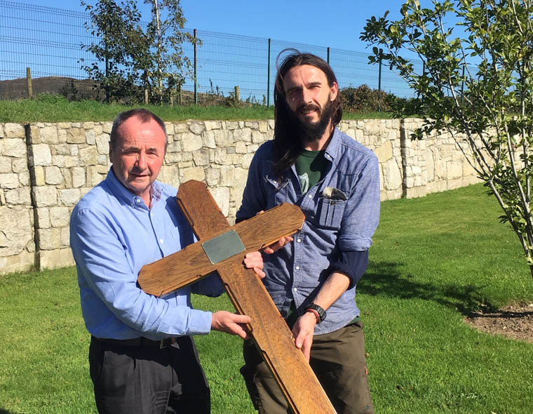 Richard Kelly & Pat McGinn with the Memorial Cross Richard Kelly & Pat McGinn with the Memorial Cross