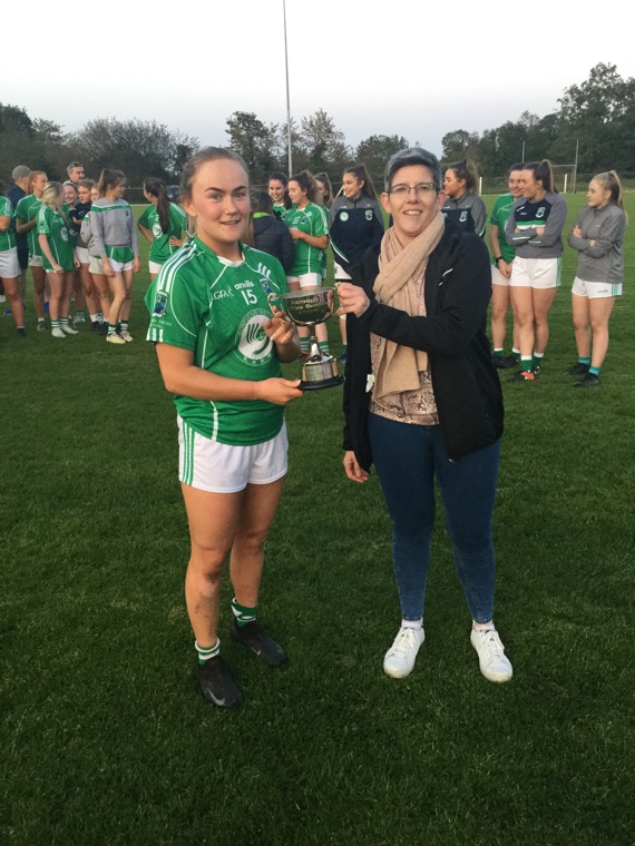 Louise Kenny, Shane O’Neill’s Captain, receives the senior league winners trophy from Sinead Reel