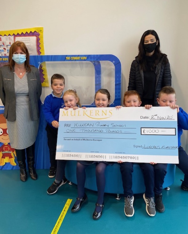 Kelly McKeown presents the 1st Prize of £1000 to Louise Campbell Principal of Killean PS & some of the P3 Class. Kelly McKeown presents the 1st Prize of £1000 to Louise Campbell Principal of Killean PS & some of the P3 Class.