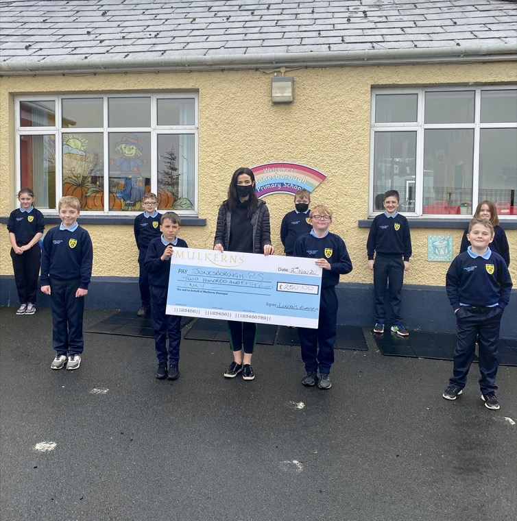 Kelly McKeown presents Runner Up Prize of £250 to the P7 pupils of Jonesborough PS. Kelly McKeown presents Runner Up Prize of £250 to the P7 pupils of Jonesborough PS.