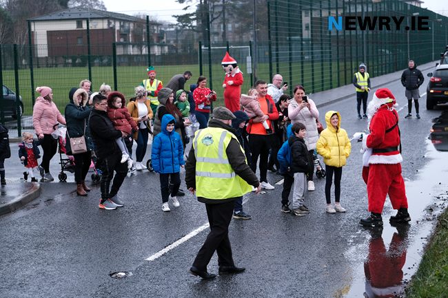 Santa arrives at Drumalane/ Quayside Close Community Centre. Photograph: Columba O'Hare/ Newry.ie Santa arrives at Drumalane/ Quayside Close Community Centre. Photograph: Columba O'Hare/ Newry.ie