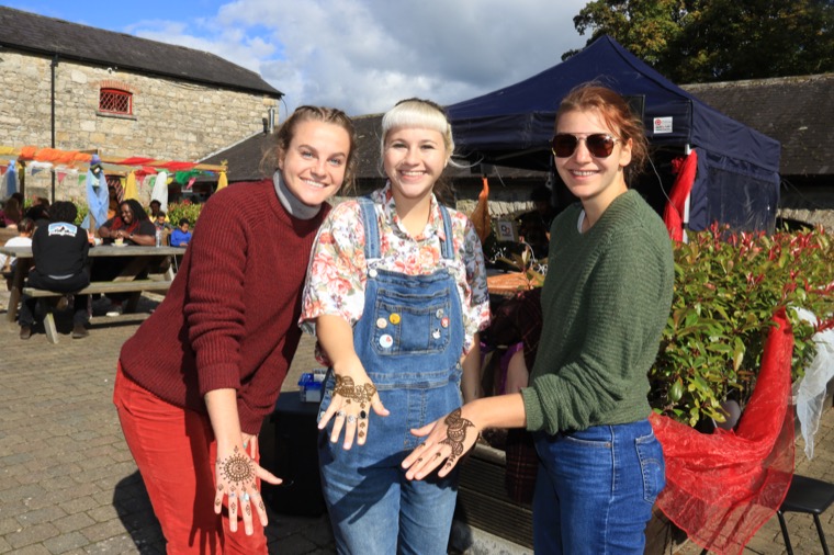 Tallie, Hannah and Kira show off their Indian Art at ‘Flavours in the Forest’.