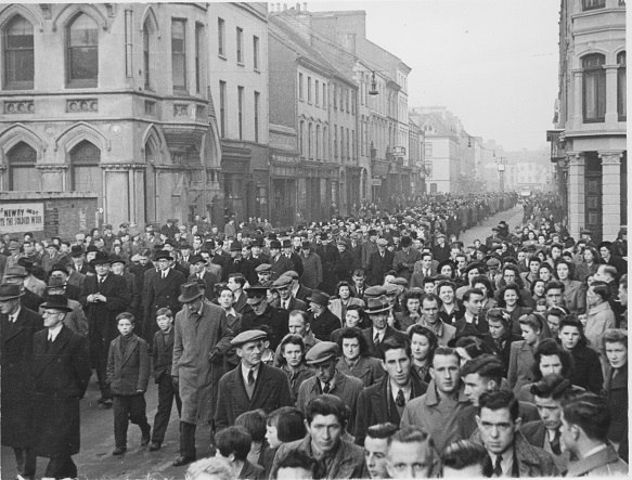 Éamon Donnelly’s funeral cortege passing along Hill Street in Newry on 31st December 1944. Newry and Mourne Museum Collection Éamon Donnelly’s funeral cortege passing along Hill Street in Newry on 31st December 1944. Newry and Mourne Museum Collection
