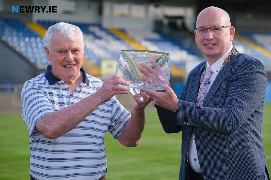 Newry, Mourne and Down District Council Chairman, Cllr Michael Savage presents a memento to Peter McParland during his visit to Newry. Photograph: Columba O'Hare/ Newry.ie Newry, Mourne and Down District Council Chairman, Cllr Michael Savage presents a memento to Peter McParland during his visit to Newry. Photograph: Columba O'Hare/ Newry.ie