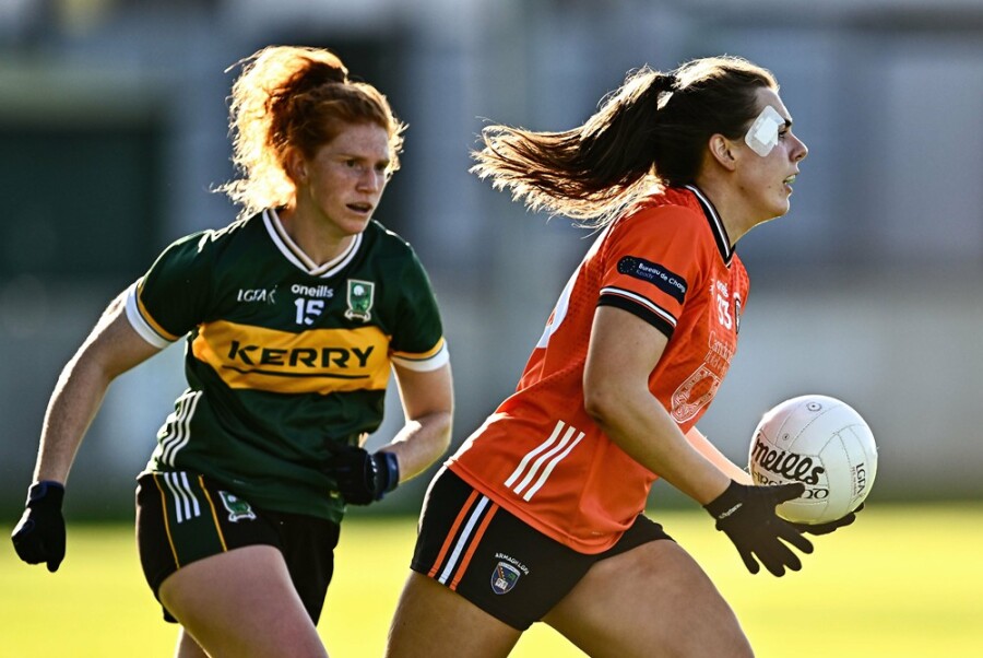 Clodagh McCambridge of Armagh in action against Louise Ní Mhuircheartaigh of Kerry during the TG4 All-Ireland Ladies Football Senior Championship semi-final match between Armagh and Kerry at Glenisk O’Connor Park in Tullamore, Offaly. Photo by Piaras Ó Mídheach/Sportsfile