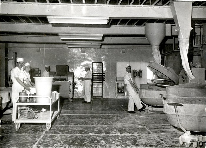 Jimmy Rowntree, Peter Connolly, Pearse Fitzpatrick, Paddy O’Neill and Ton Lundy at work at the dough-mixing machines in the 1960s. Newry and Mourne Museum Collection