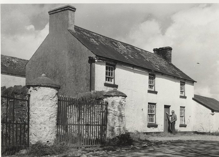 ‘The Mountain House’, in the townland of Lisnalee near Mountnorris, county Armagh, was an 18th century hostelry which served the traffic passing along the busy Newry – Armagh turnpike road. It is now a public house. © Crown Copyright