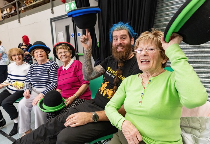 ary Murphy, Patricia Crawley, Mary Frances McVerry and Mary McParland from the Lislea circus group with Streetwise tutor Logy (Steven Logan)