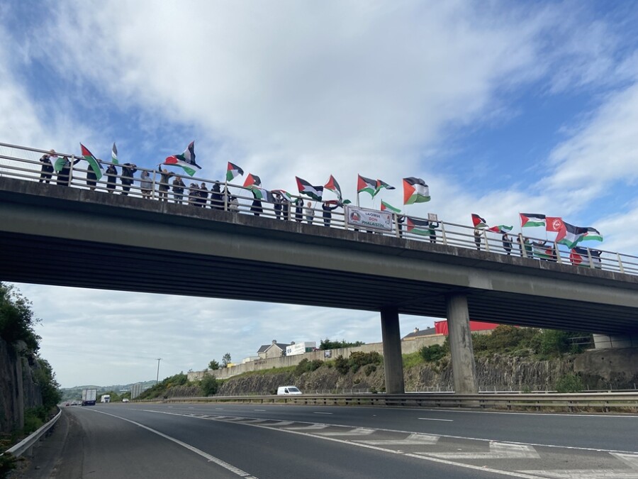 Pictured at the 'bridgil' on the Bridge at Newry Train Station.