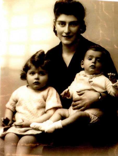 Edith Sekules with her two eldest children, Ruth and Walter, in Estonia in 1940. Courtesy of Walter Sekules