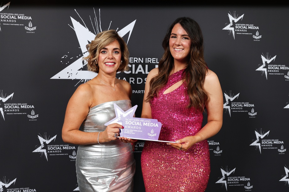 Catherine McGinn from MAC PR accepts the runner-up award for Social Media Freelancer of the Year from Donna Barton of Digital 24.