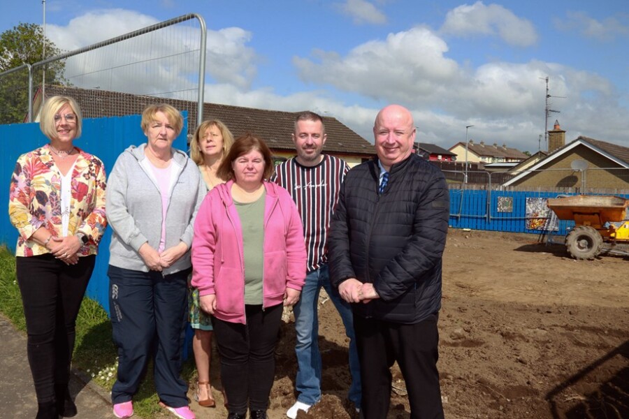 Members of Carnagat Community Association pictured with Anita Waite and Catherine O’Hanlon from the Department for Communities and Housing Executive Area Manager Liam Gunn.