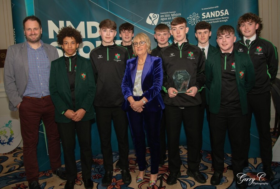 SANDSA Chairperson, Oonagh Murray presents Junior Club Team of the Year award to winners St Joseph’s Boys High School (Newry) U16 Gaelic Football Team and Head of PE, Steven Poacher.
