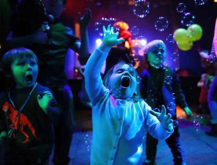 As part of Newry Arts Festival Sticky Fingers Arts present an interactive dance and music event with ambient lighting and moving images.