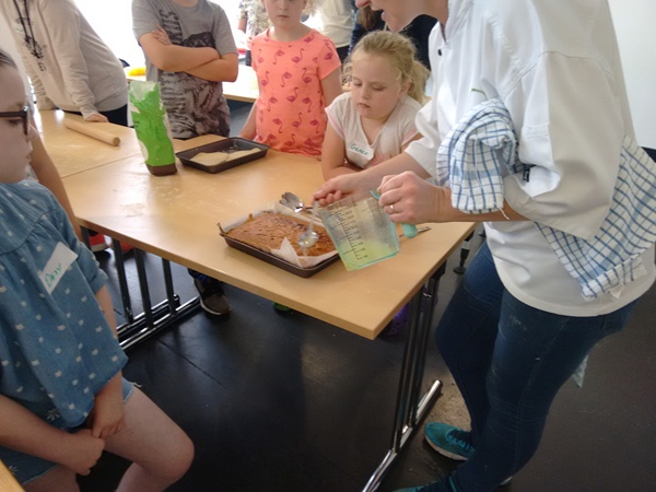Children making lemon drizzle cakes at Newry and Mourne Museum Summer Camps. Newry and Mourne Museum Collection