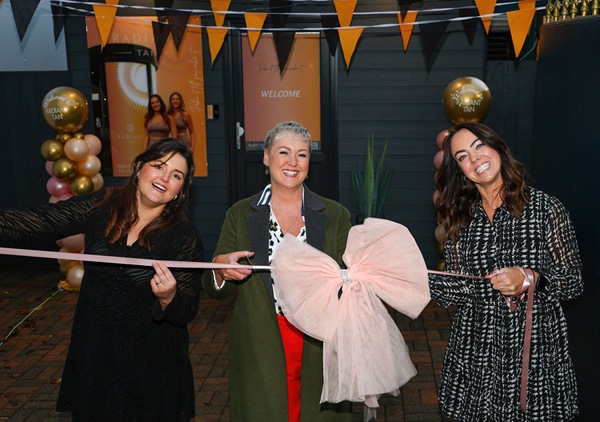 Officially opening Radiant Tan are Niamh McCloskey (centre) with Sally McKevitt and Patricia Donnelly.